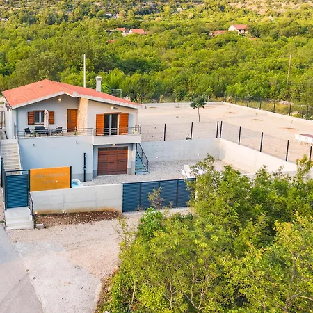 Omaha Villa Vekici